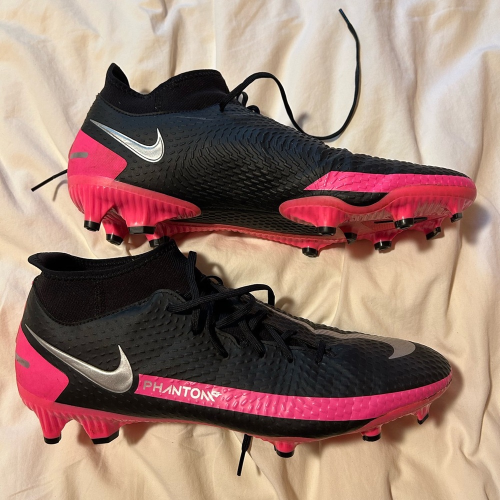 Nike Phantom firm ground soccer cleats, men’s 13